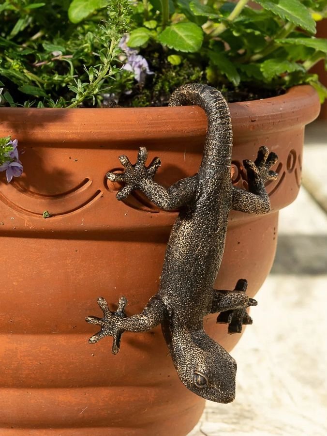 Bronze-Effect Gecko Pot Hanger